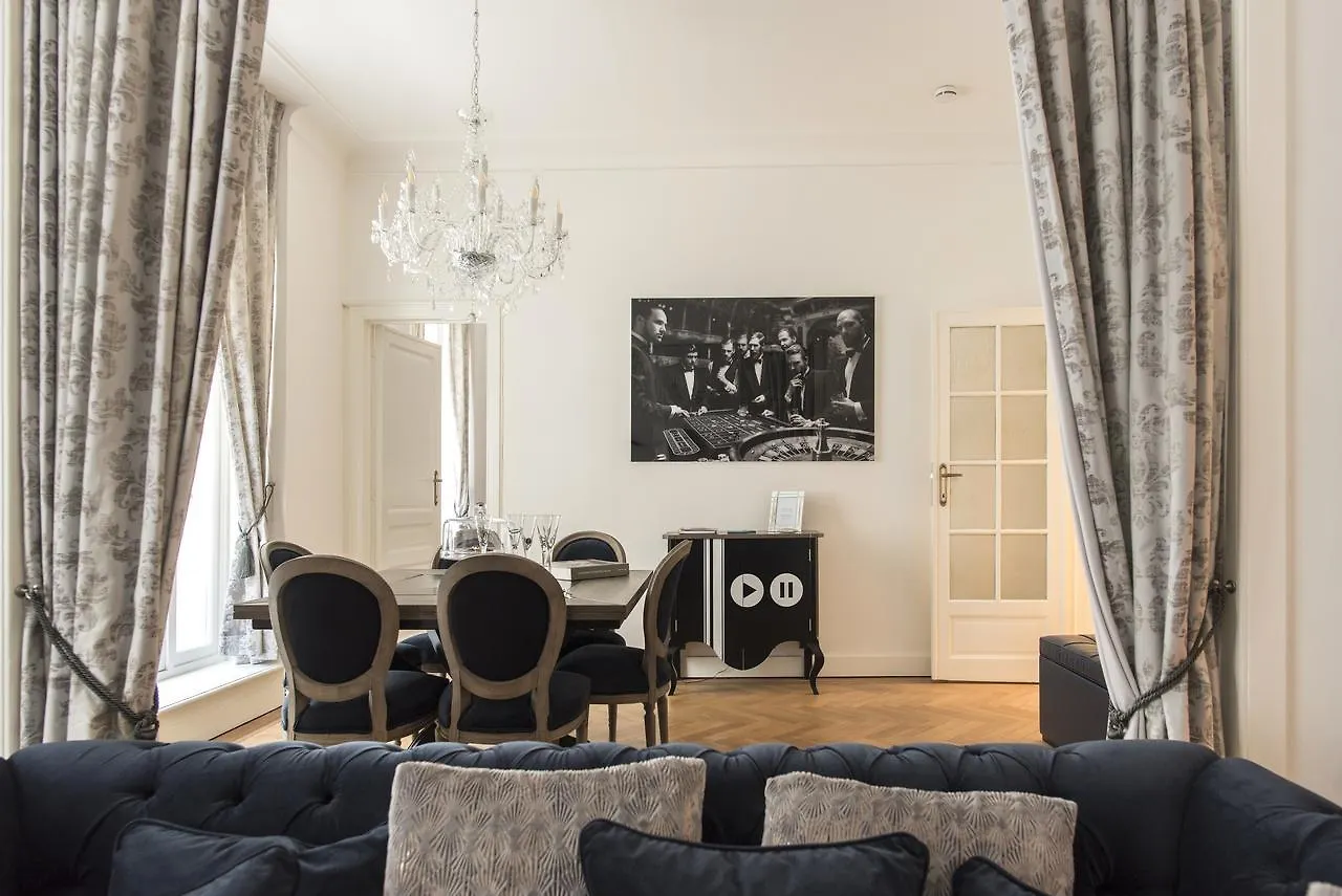 Roaring 20'S Apartment Meir アントウェルペン